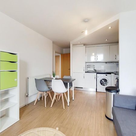 Fully Serviced Two Bed Apartment By Excel & O2 London Exterior photo
